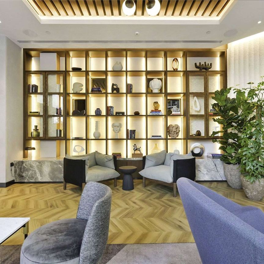 32 amenity spaces, including two rooftop swimming pools, rooftop terraces, sky-lounge bar, pet spa and games room. - Photo 1