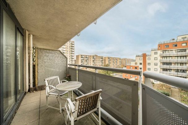 Wards Wharf Approach, E16, London - Photo 1