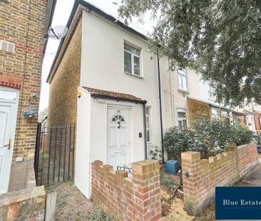 4 bedroom end of terrace house to rent - Photo 5