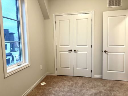 For Lease - 5930 SAIGON Street, Mississauga, Ontario - Photo 4