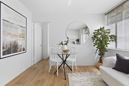 Bright, Well-Located Apartment at the Elizabeth Bay ‘Loop’ - Photo 4