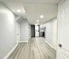 Detached Home For Lease | W8135838 - Photo 5