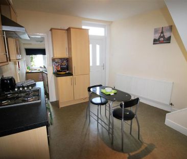2 bedroom private hall to rent - Photo 5