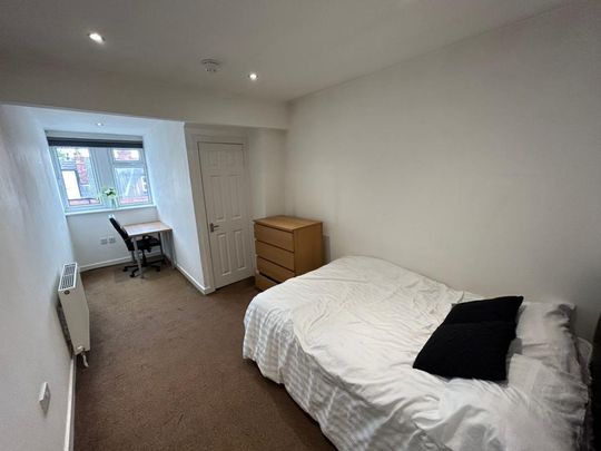 Headingley Avenue, Leeds, LS6 - Photo 1