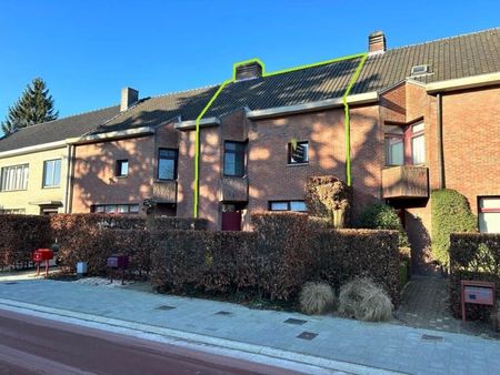 Gezellige rijwoning met 3 slaapkamers, 2 garageboxen en tuin gelegen op toplocatie in Mol centrum ! – Verlinden Vastgoed - Photo 3