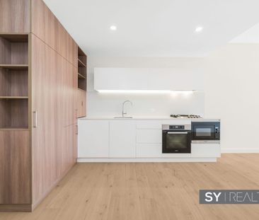 Bright and sunny two bedroom luxury apartment in Green Square centre - Photo 3