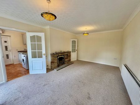 Greencroft, Kingswinford, DY6 9PH - Photo 2