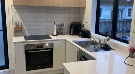 Newly Redecorated Unit in Hamilton East - Photo 4