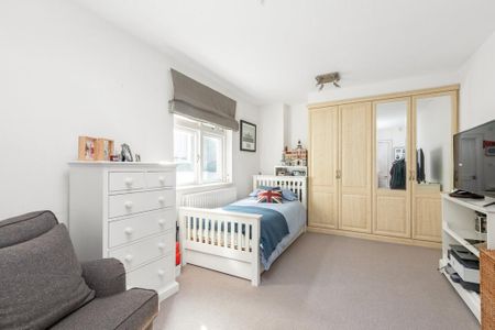 3 bedroom mews to rent - Photo 3