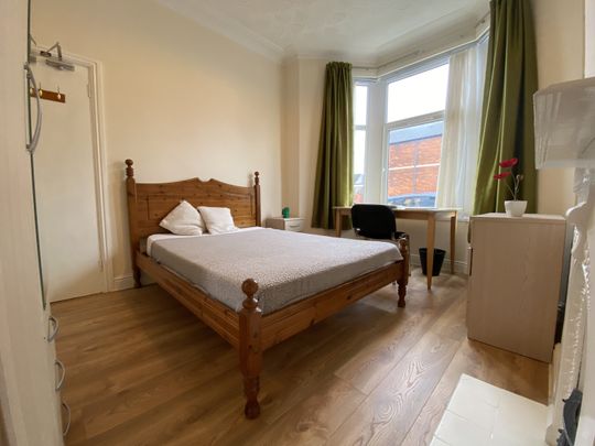 Hazeldene Avenue, Cathays - Photo 1