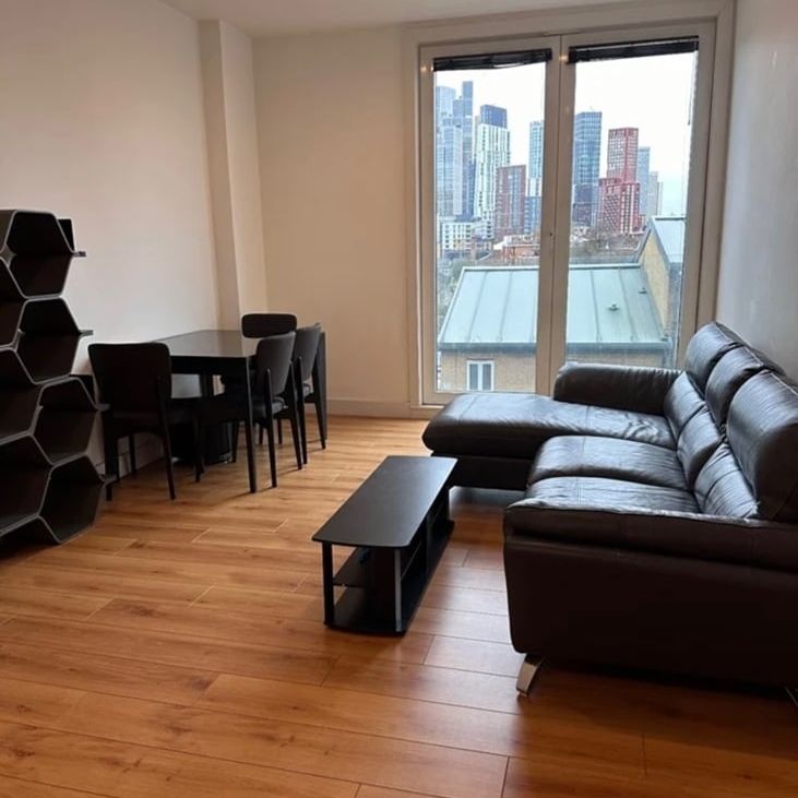 2 Bed Flat, Wandsworth Road, SW8 - Photo 1