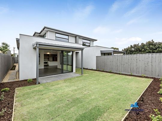 8A Valerie Street, BENTLEIGH EAST, VIC - Photo 1