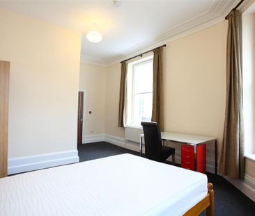 3 bedroom flat to rent - Photo 3