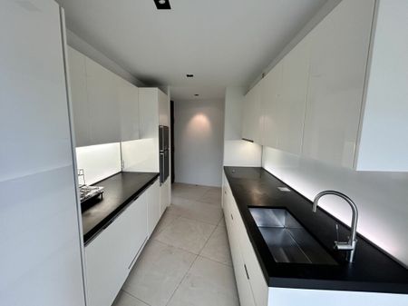 Apartment with breathtaking views of the lake and mountains - Photo 4