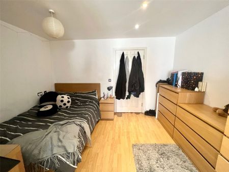 1 Bedroom - Lower Canal Walk, Southampton - Photo 3