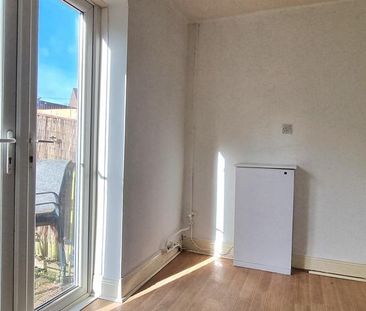 2 bedroom semi-detached house to rent - Photo 5