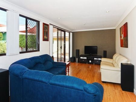 ***CENTRAL WEST TAMWORTH - Large Family Home - Photo 5