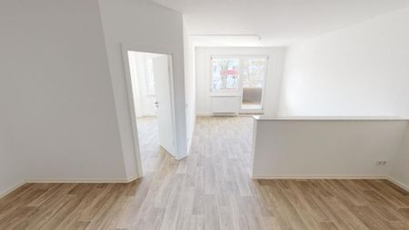 Neu modernisierte 4-Raum-Wohnung mit Balkon - Foto 3