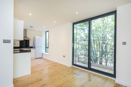 London Road, Kingston Upon Thames, Surrey, KT2 - Photo 2