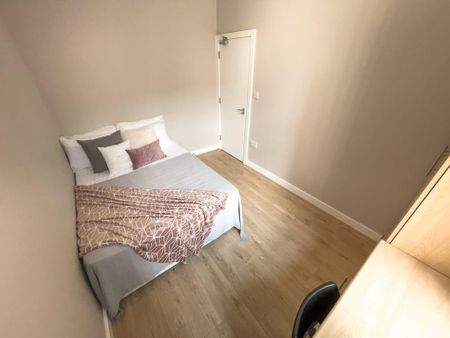 4 bedroom terraced house to rent - Photo 2