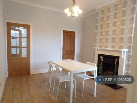 2 bedroom end of terrace house to rent - Photo 2