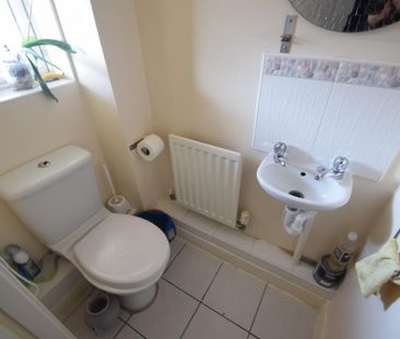 3 bedroom end of terrace house to rent - Photo 3