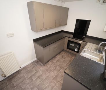 2 bedroom terraced house to rent - Photo 4
