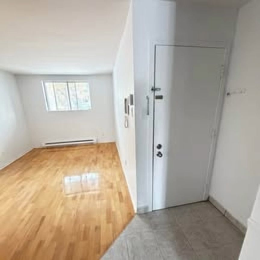 29 Boul. St-Elzear O., #2 - Photo 1