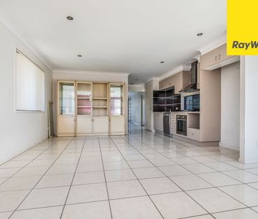 LOW MAINTENANCE, WELL PRESENTED HOME! - Photo 3