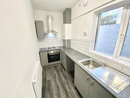 4 bedroom terraced house to rent - Photo 5