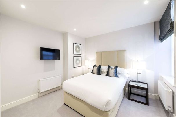 A simply stunning three bedroom apartment in this well run and sought after mansion block. - Photo 1