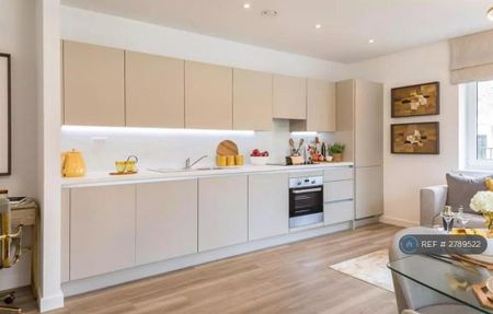 1 bedroom in a flat share to rent - Photo 3