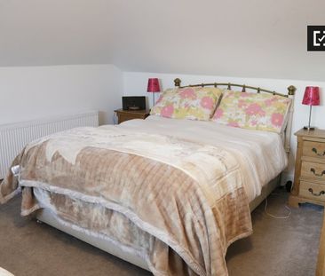 Room for rent in 2-bedroom house in Killiney, Dublin - Photo 3