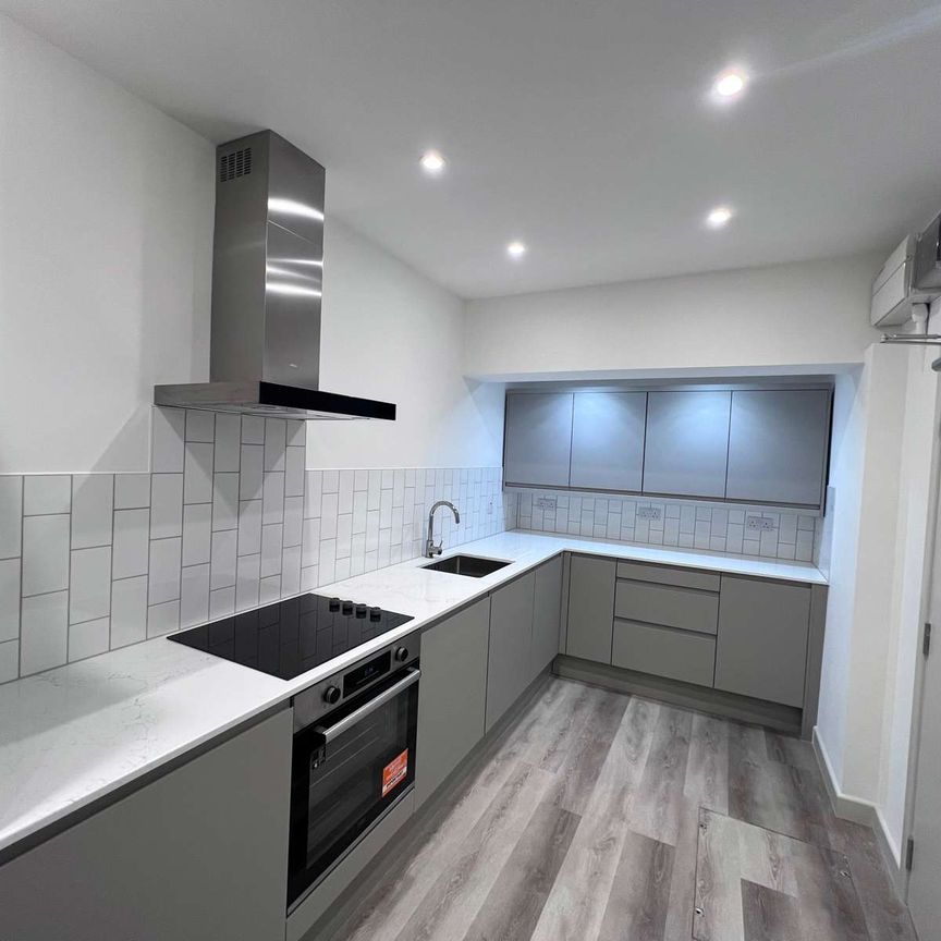 Church Road Flat 3: Room 6 - Photo 1