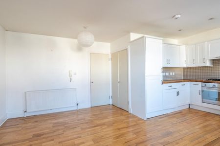1 bedroom Flat To Let - Photo 3