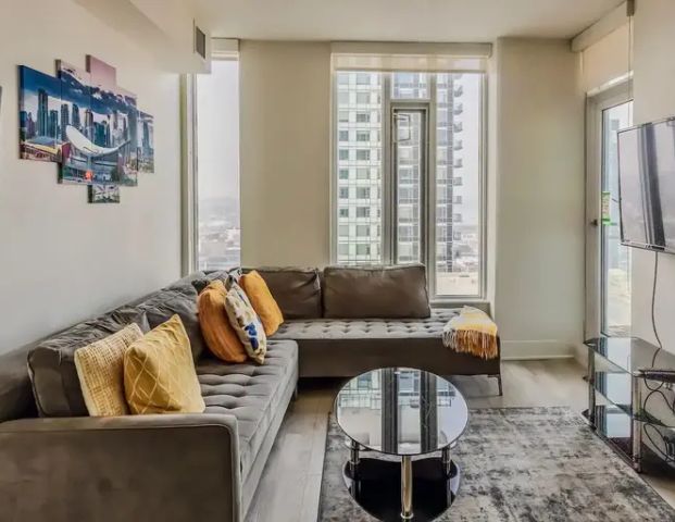 FULLY FURNISHED BEAUTIFUL VIEW IN A 1 BEDROOM PLUS DEN DOWNTOWN CALGARY | 2503 - 901 10 Avenue SW, Calgary - Photo 1