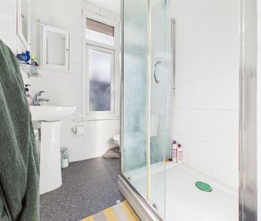 4 bedroom semi-detached house to rent - Photo 4