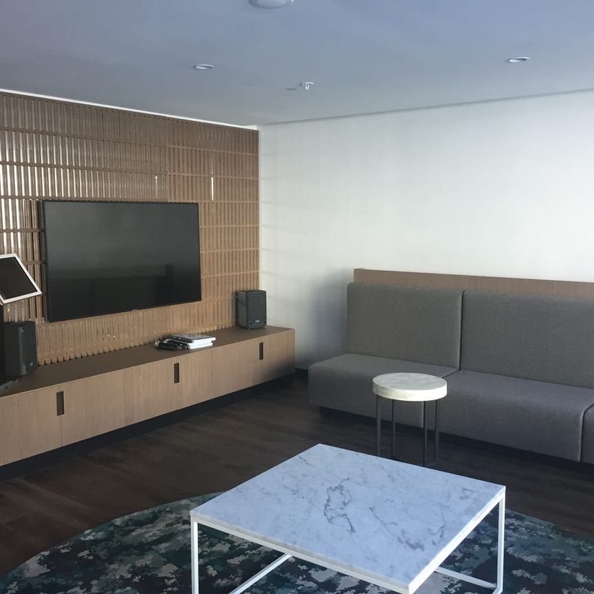 Modern CBD Apartment with Panoramic Views & Car Park - Photo 1