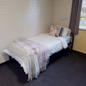 Single Room - Glenn College - Photo 3