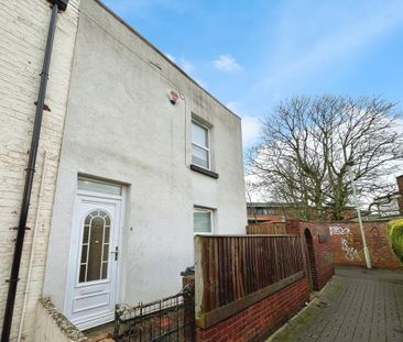 3 bedroom end of terrace house to rent - Photo 1