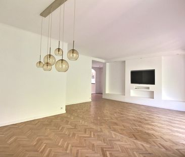 Location Appartement 3 pièces 88m² MARSEILLE 8ème - Photo 2