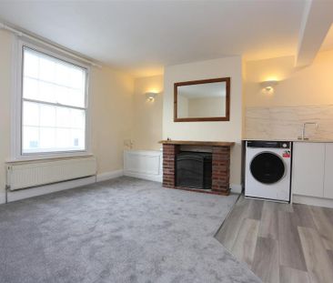 2 bedroom maisonette to rent - Photo 4