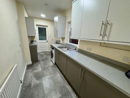 3 bedroom terraced house to rent - Photo 5