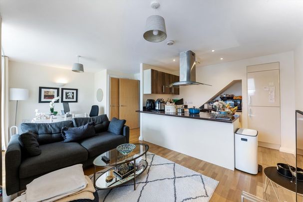 Apartment to let in Hallmark Court, London E14 - Photo 1