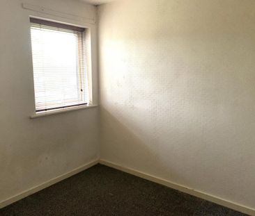 3 bedroom flat to rent - Photo 2