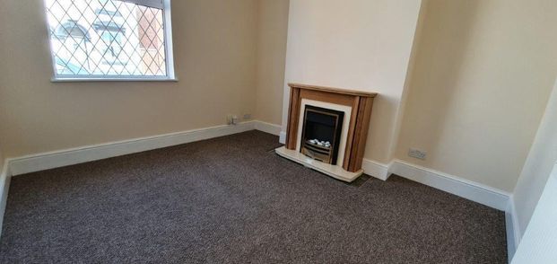 3 bedroom end of terrace house to rent - Photo 1