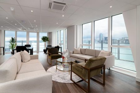 Centenary Plaza, Southampton, SO19 - Photo 2