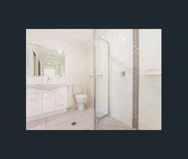 Modern 2-Bedroom Townhouse in Peaceful Loganlea Neighborhood - Photo 1