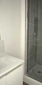 Location Appartement 4 pièces 46m² AVESNES SUR HELPE 59440 - Photo 4