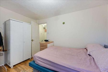 Burn Close, Addlestone, KT15 - Photo 3
